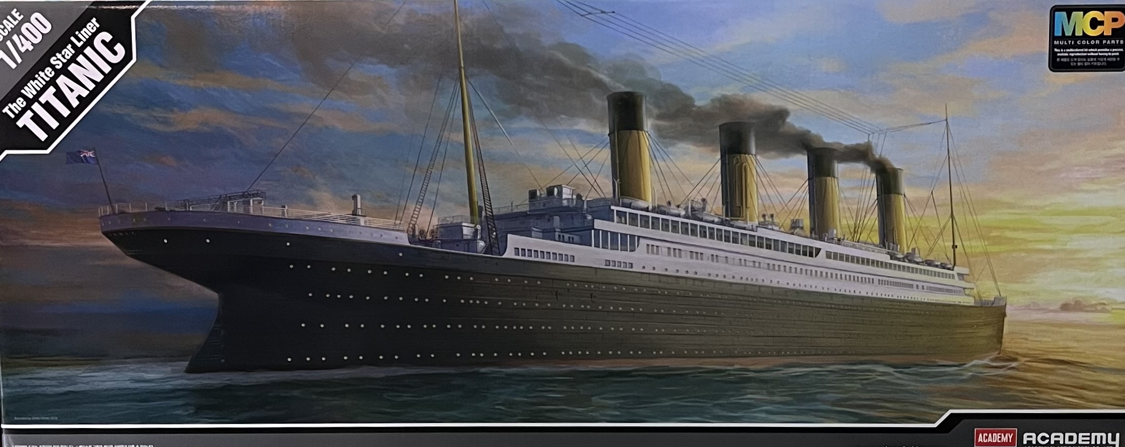 AC14215 1/400 TITANIC